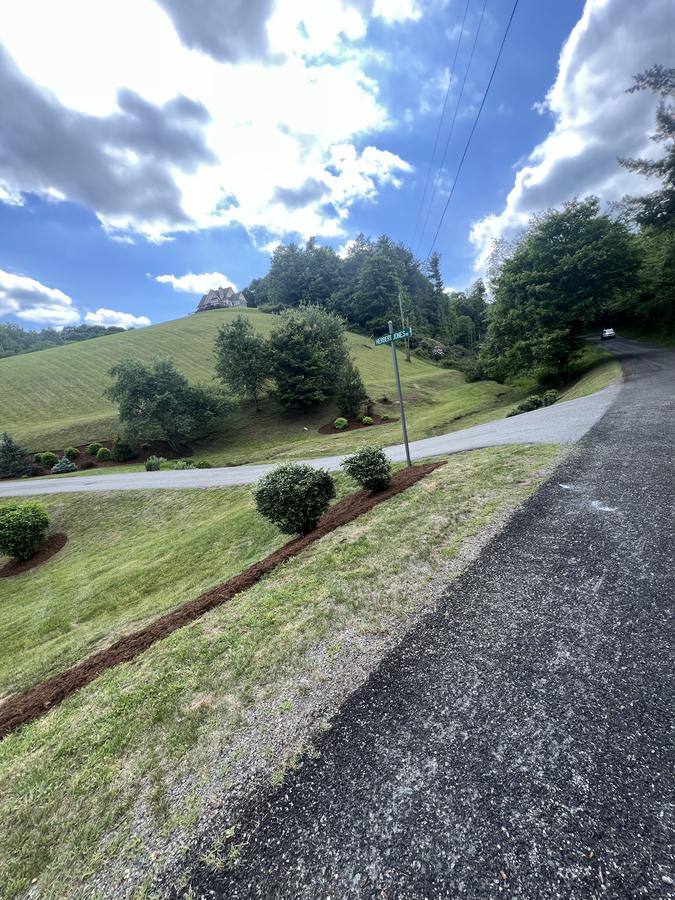 Hillside landscaping and mulch install